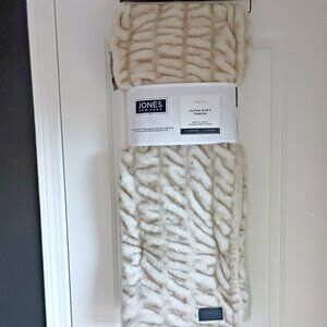 NEW! EXQUISITE RIBBED PLUSH FAUX FUR THROW BLANKET